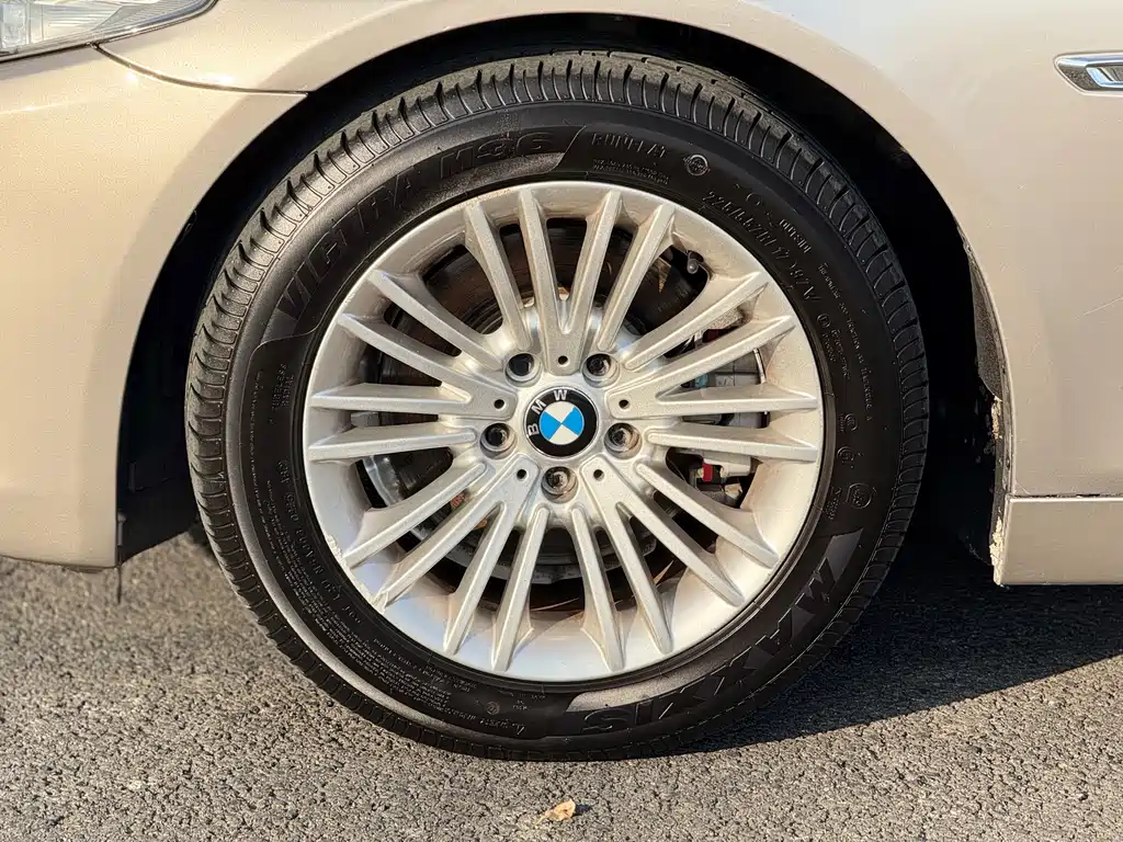 BMW 5 Series — миниатюра 21