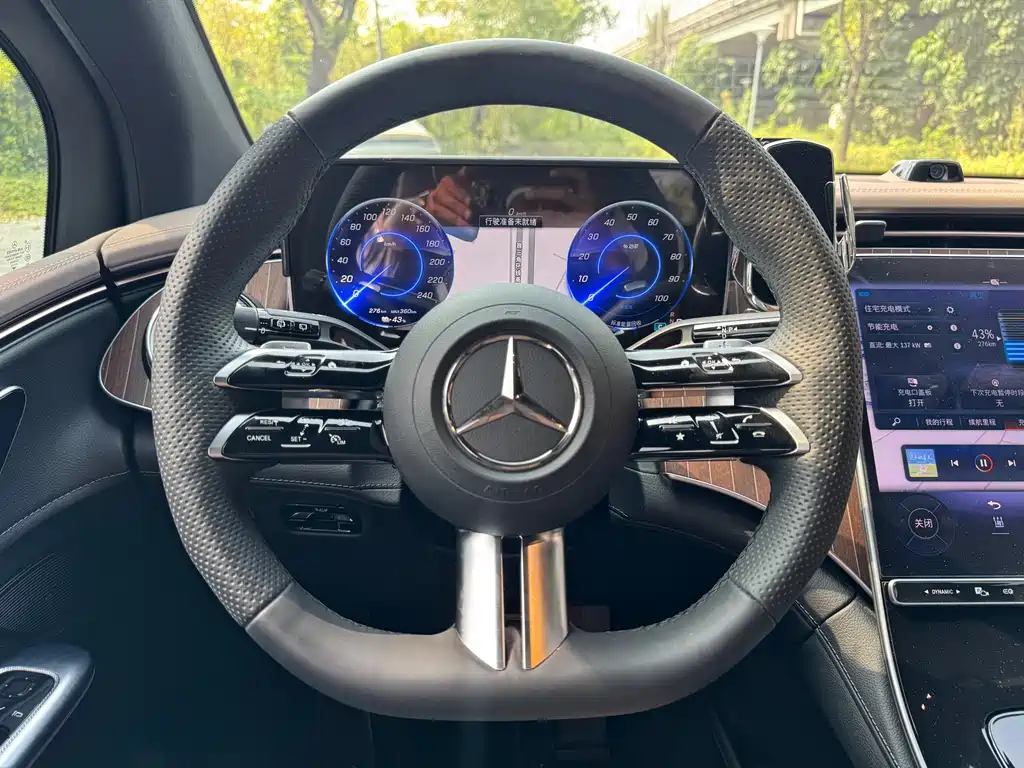 Mercedes-Benz EQE SUV 2024 — фото 10