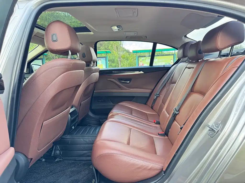 BMW 5 Series — миниатюра 12
