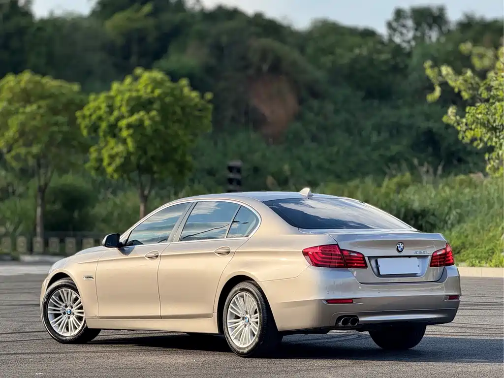 BMW 5 Series — миниатюра 17