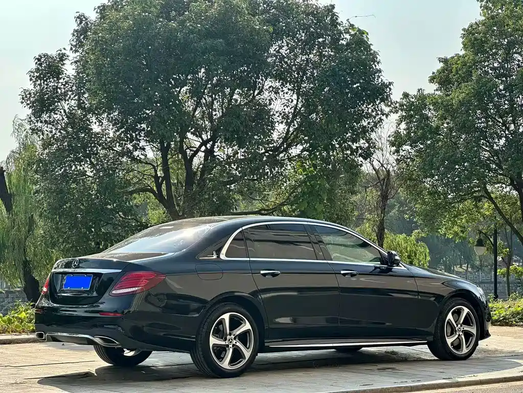 Mercedes-Benz E-Class — миниатюра 3