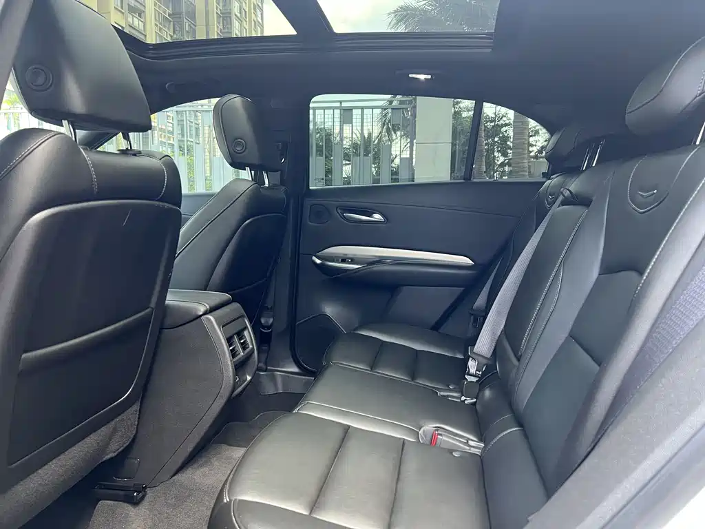 CADILLAC XT4