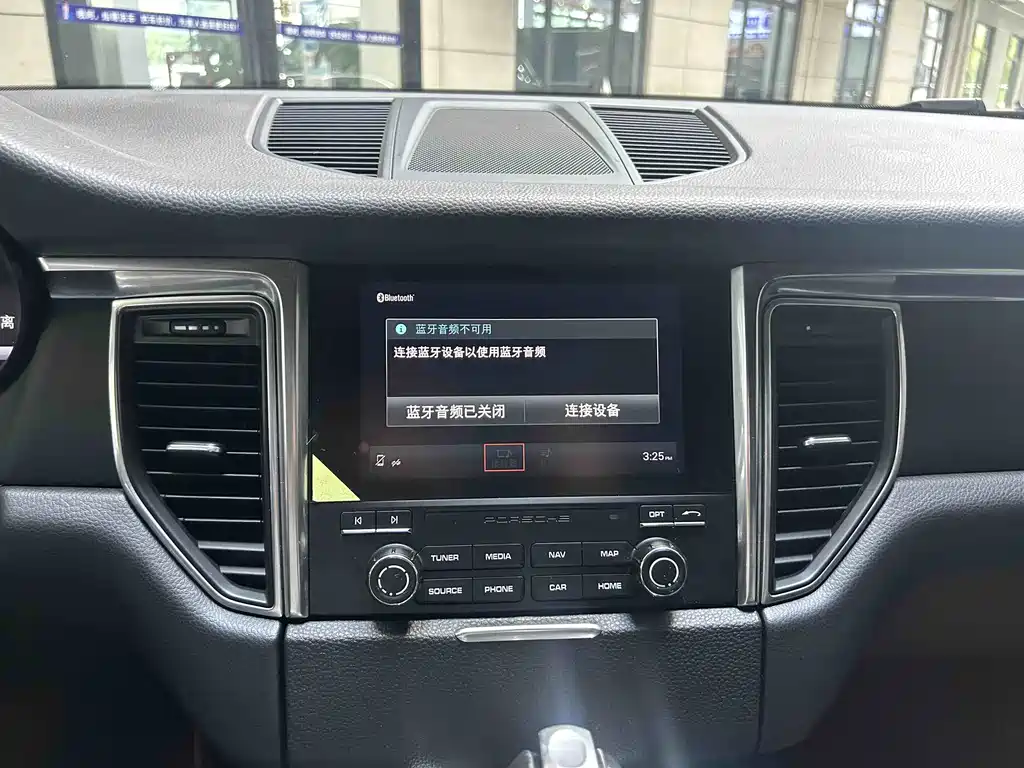 Porsche Macan — миниатюра 10