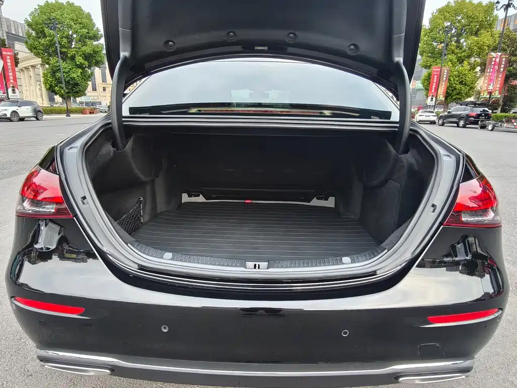 Mercedes-Benz E-Class — миниатюра 20