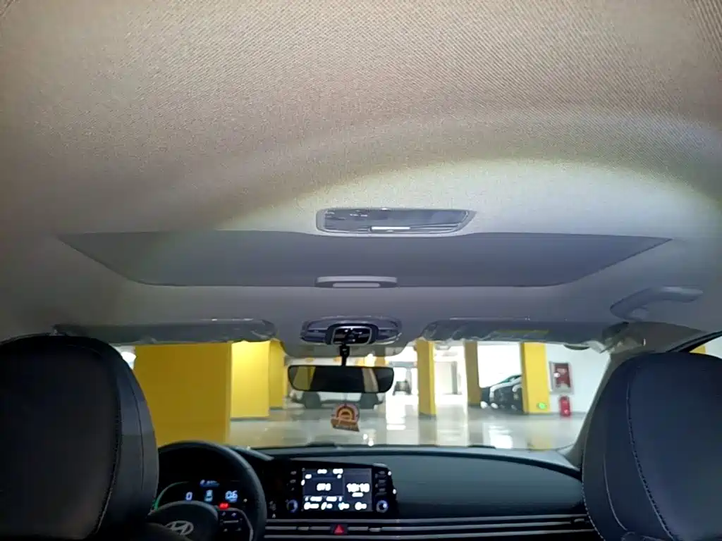 Hyundai Elantra — миниатюра 18