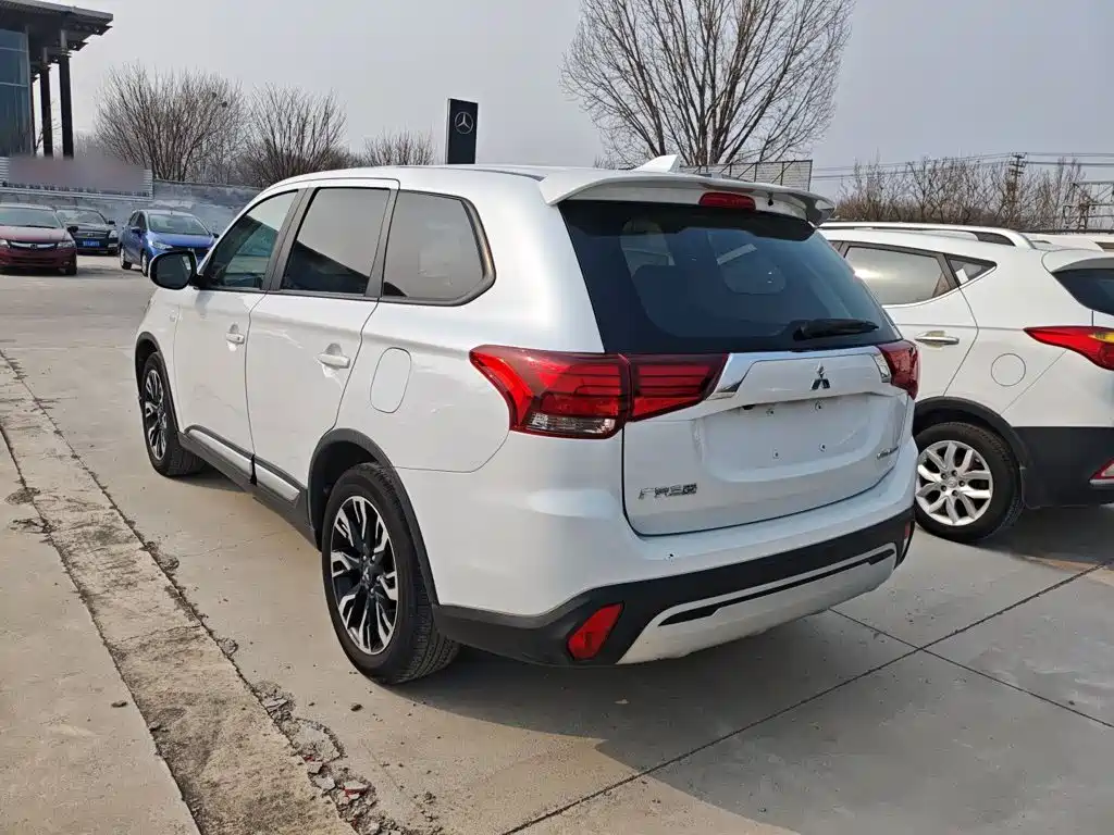 Mitsubishi Outlander — миниатюра 23
