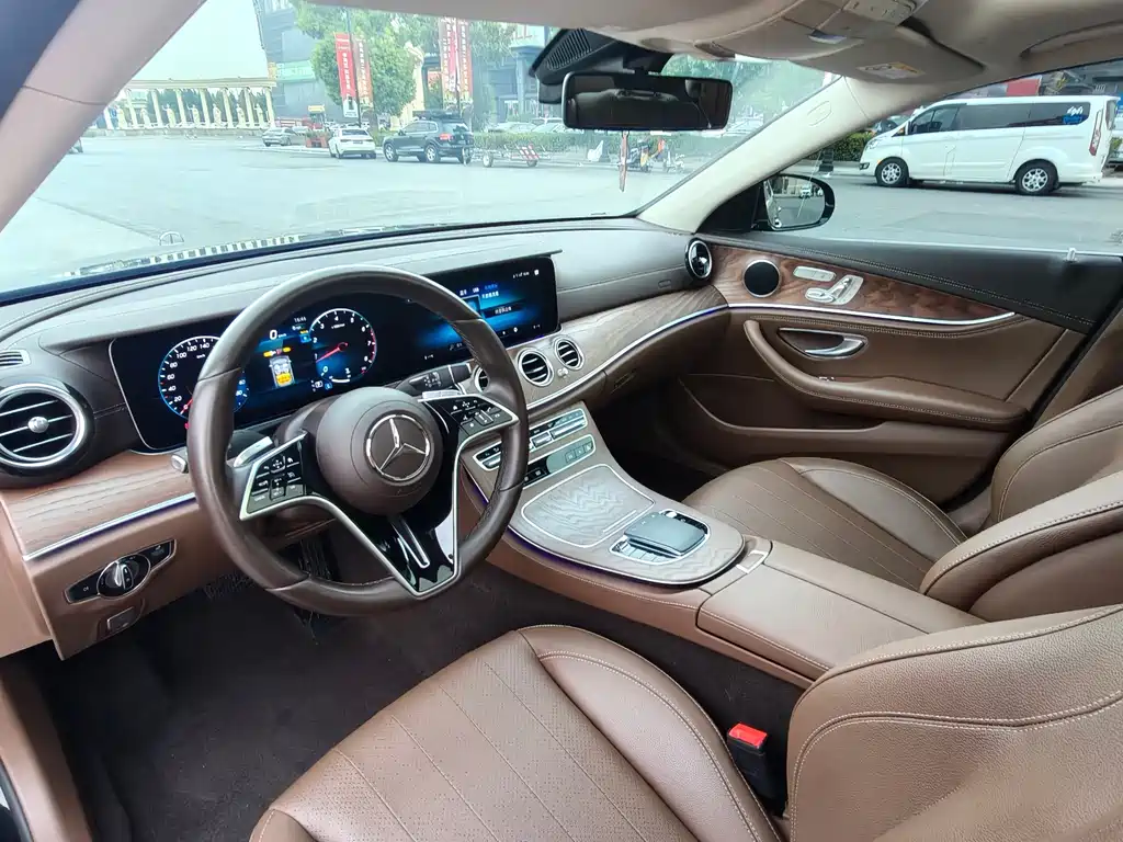 Mercedes-Benz E-Class — миниатюра 15