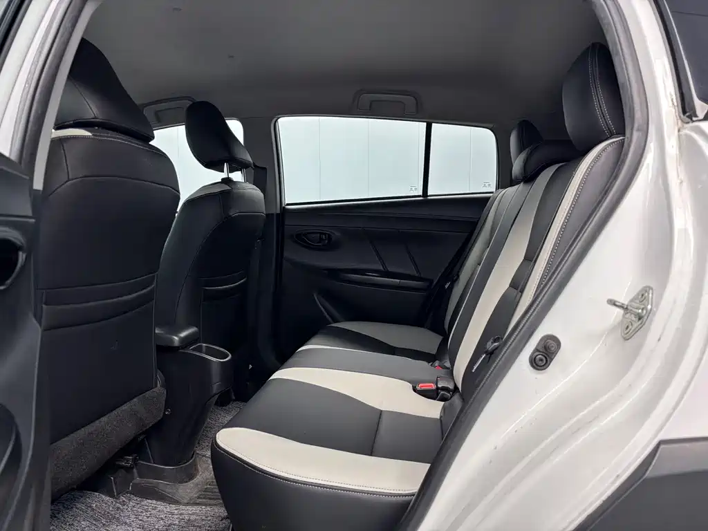 Toyota Yaris L — миниатюра 5