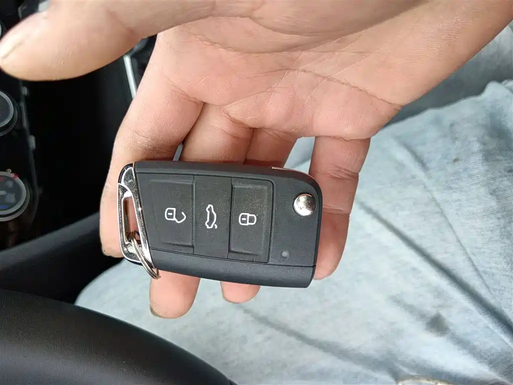 Volkswagen Sagitar 2025 200TSI DSG