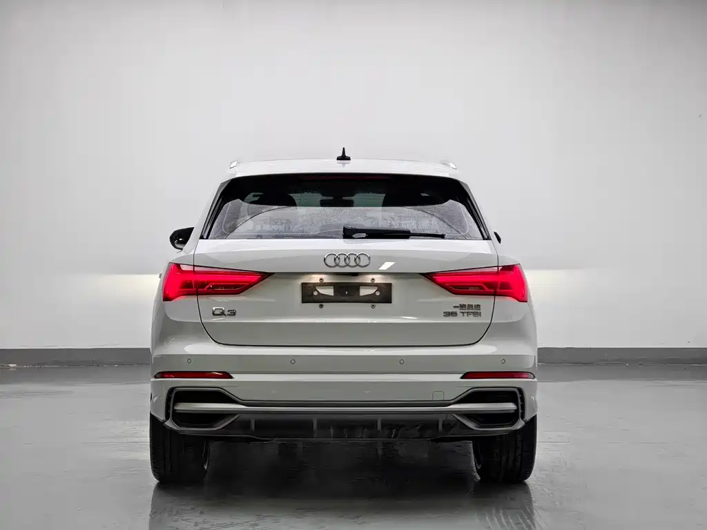 Audi Q3 2023 35 TFSI Fashion (1.4T)