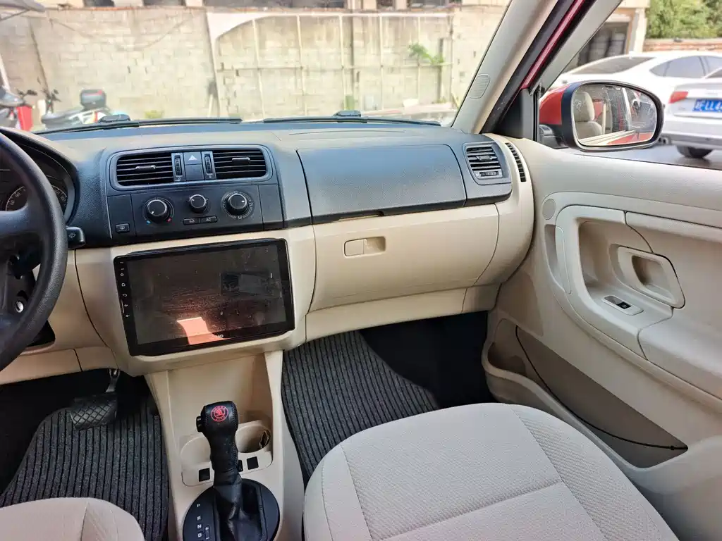 Skoda Fabia — миниатюра 7