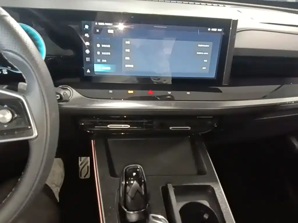Roewe RX5 eMAX — миниатюра 13