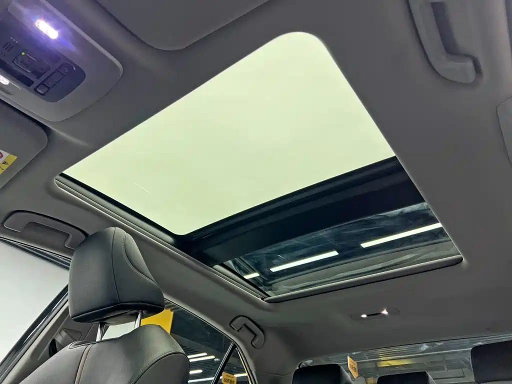 Toyota Camry — миниатюра 17