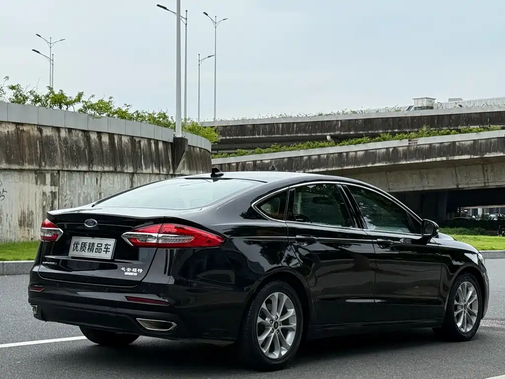 Ford Mondeo — миниатюра 8