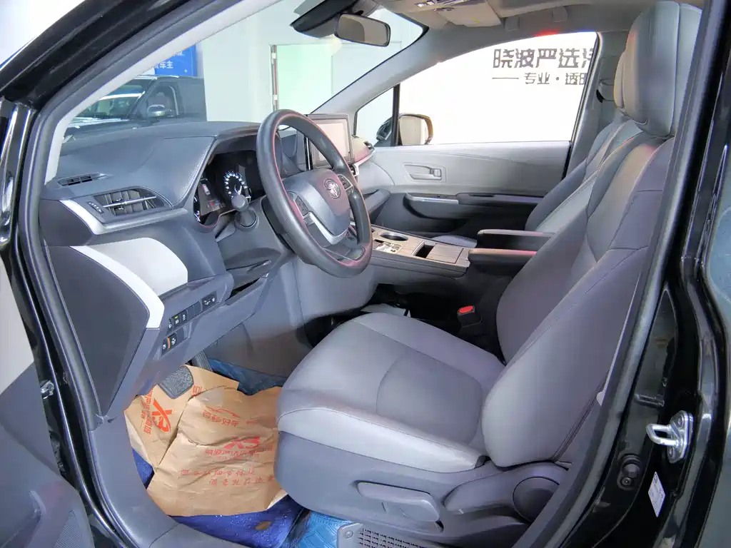 Toyota Granvia — миниатюра 8
