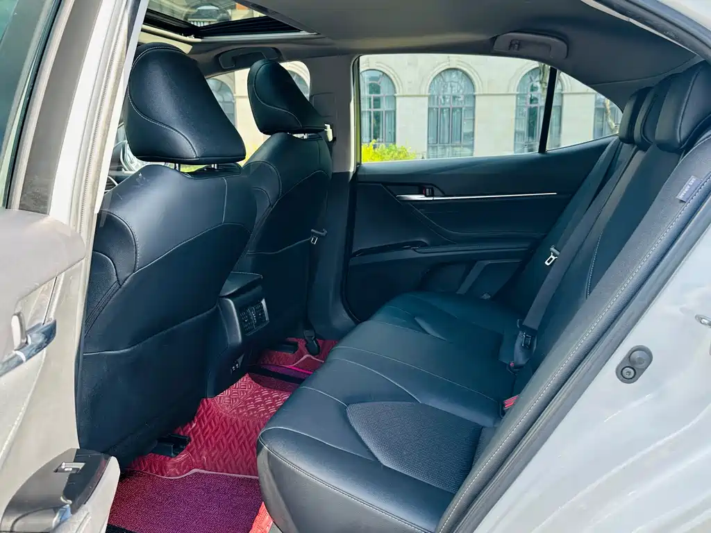 Toyota Camry — миниатюра 14