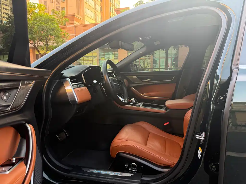 Jaguar XFL — миниатюра 7