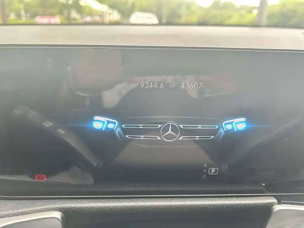 Mercedes-Benz GLB — миниатюра 4