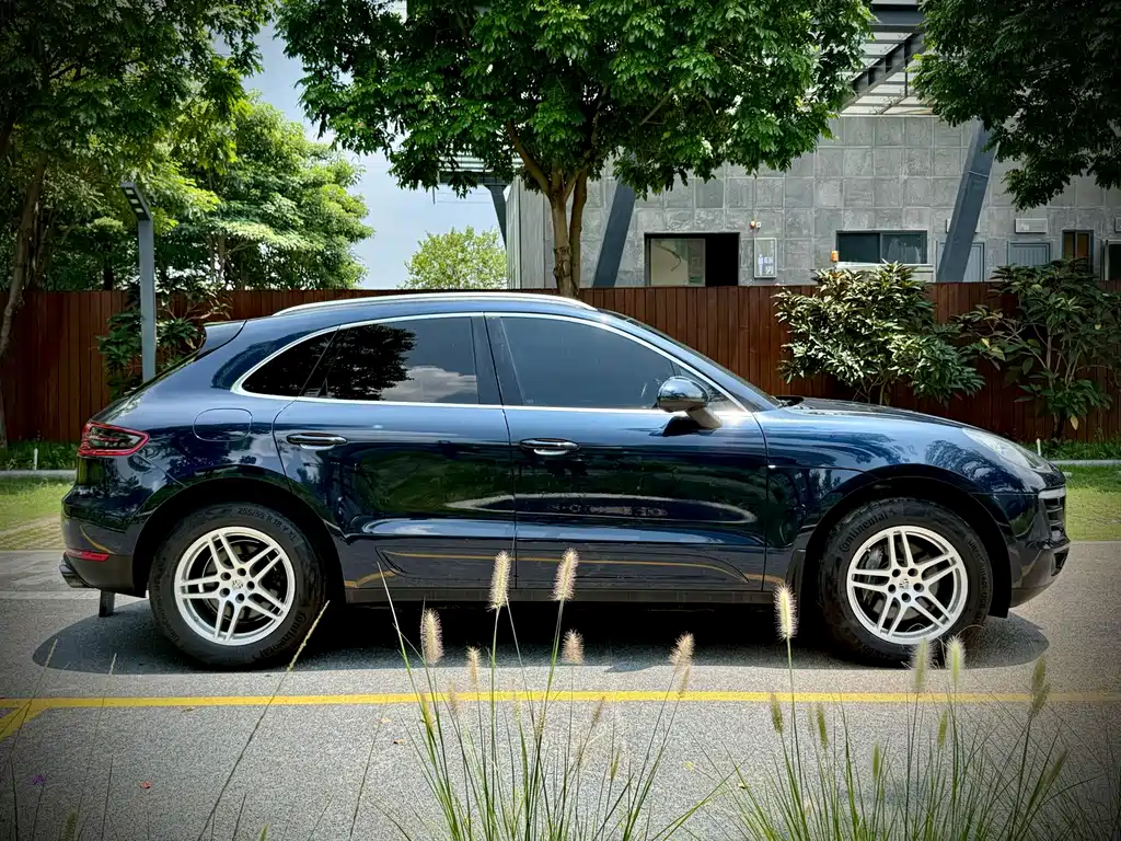 Porsche Macan — миниатюра 7