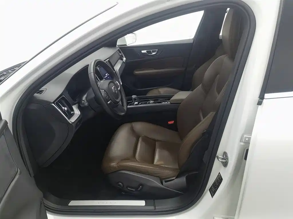 Volvo S60 2023 B4 Luxury
