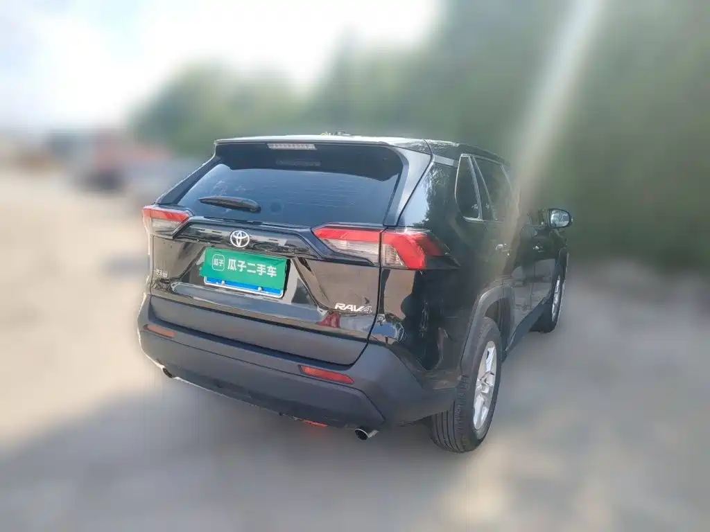 Toyota RAV4 — миниатюра 4