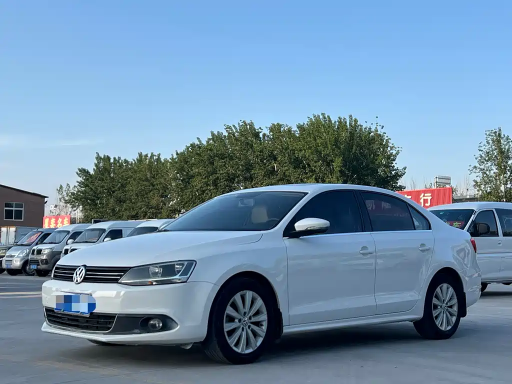 Volkswagen Sagitar 2014 1.6L MT Comfort