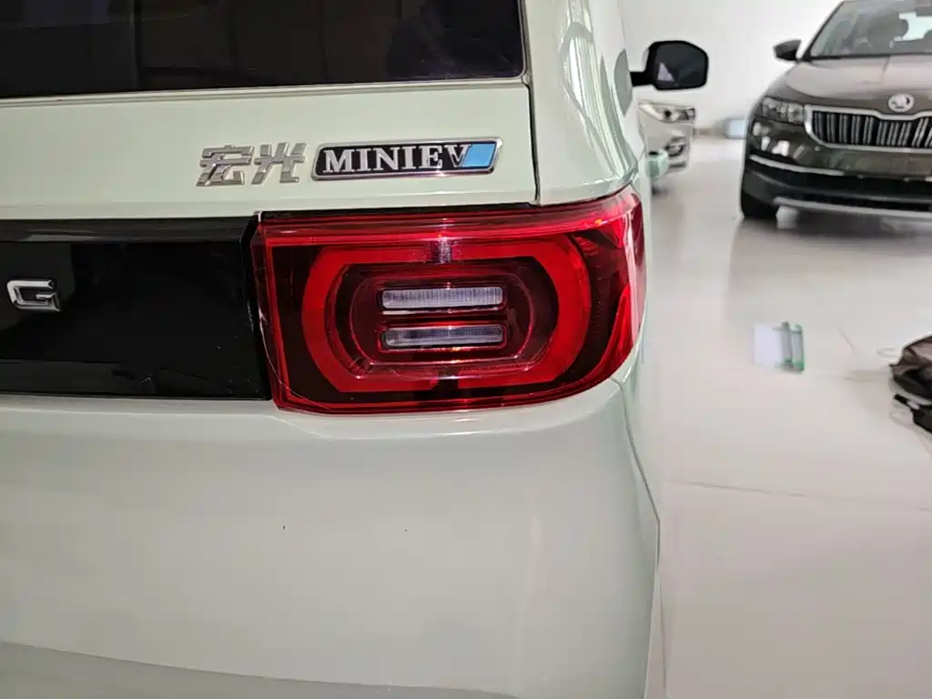 Wuling MINIEV — миниатюра 8