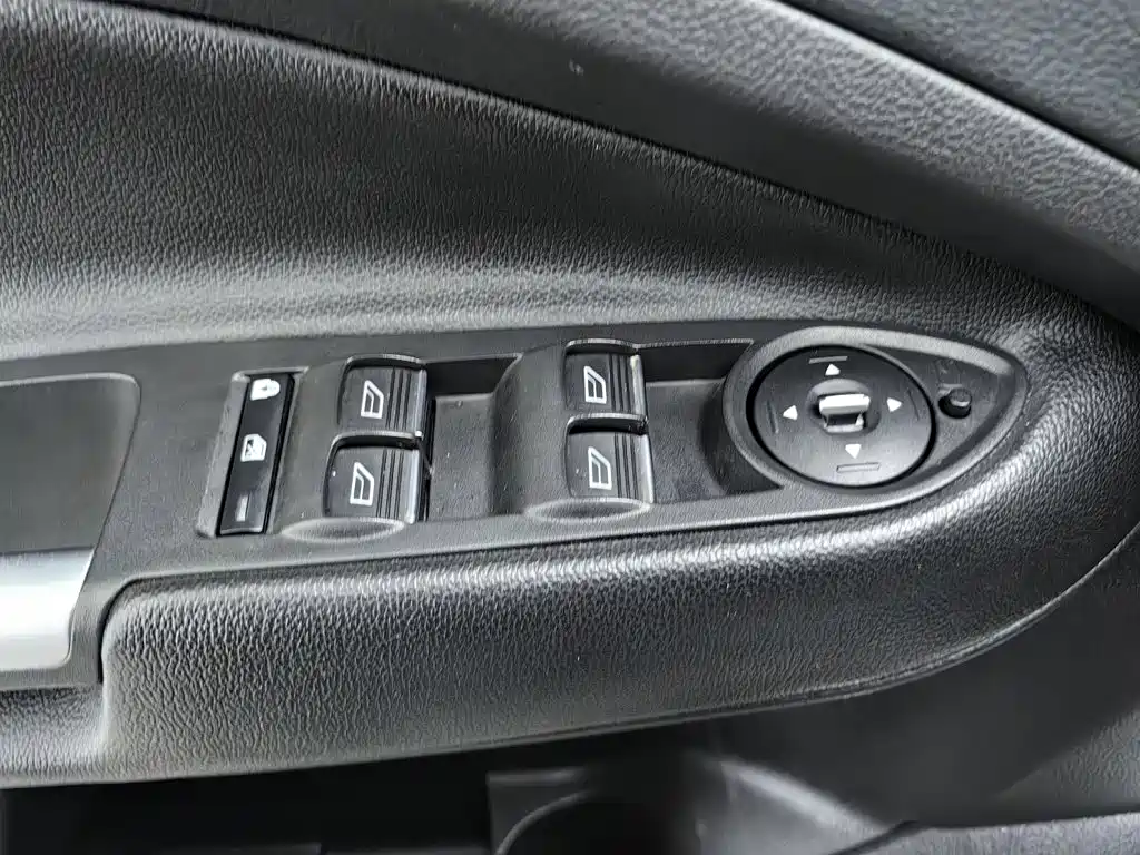 Ford Kuga — миниатюра 9