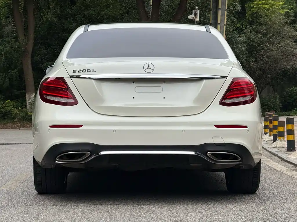 Mercedes-Benz E-Class — миниатюра 5