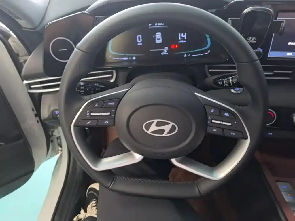 Hyundai Elantra — миниатюра 11