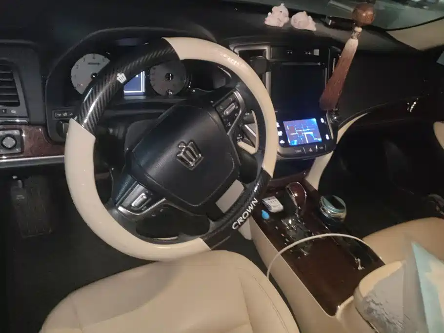 Toyota Crown — миниатюра 12