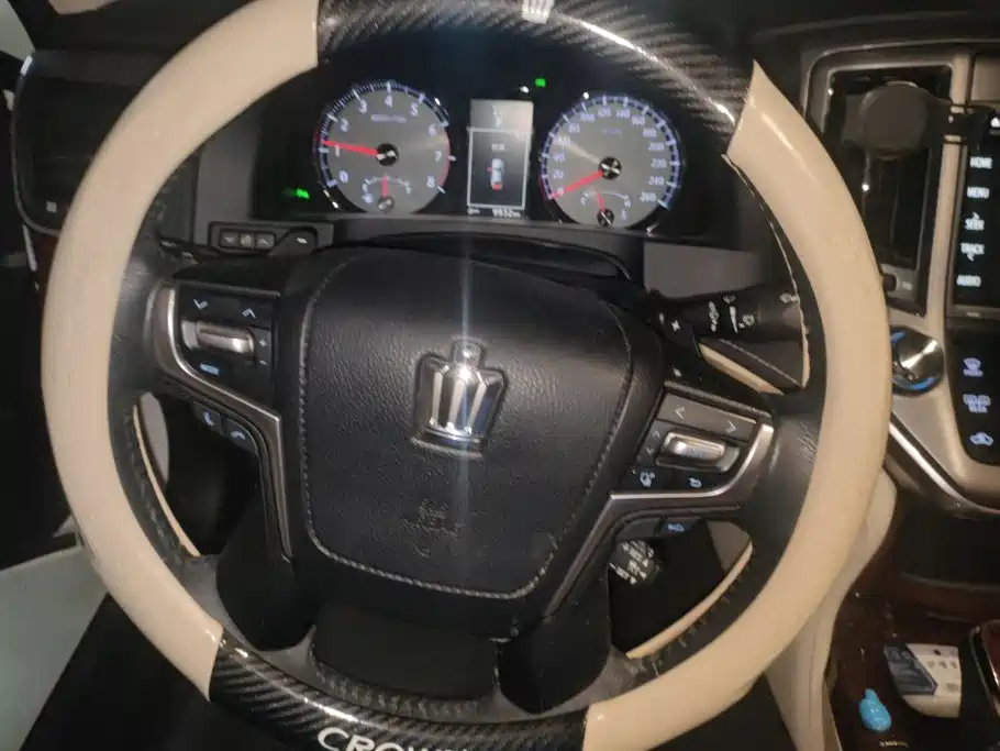 Toyota Crown — миниатюра 15