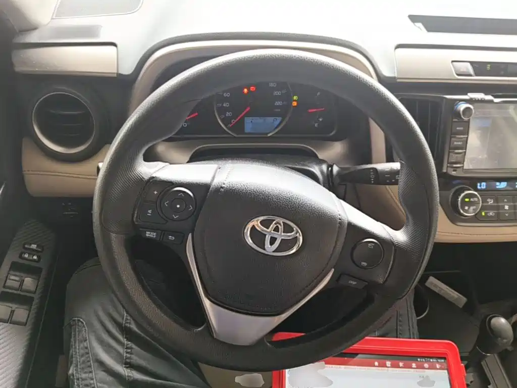 Toyota RAV4 — миниатюра 11