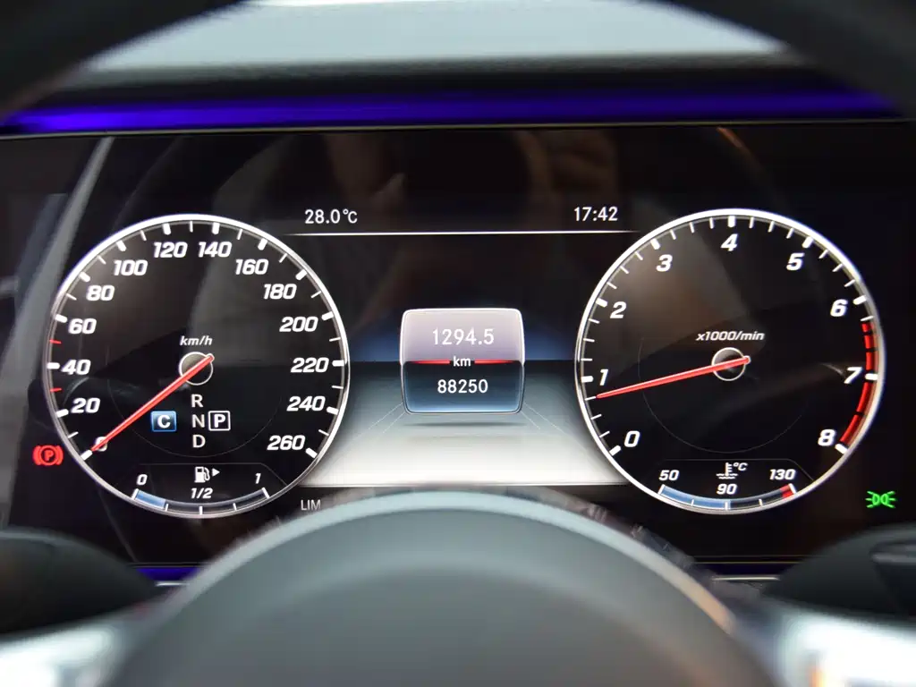 Mercedes-Benz E-Class — миниатюра 10