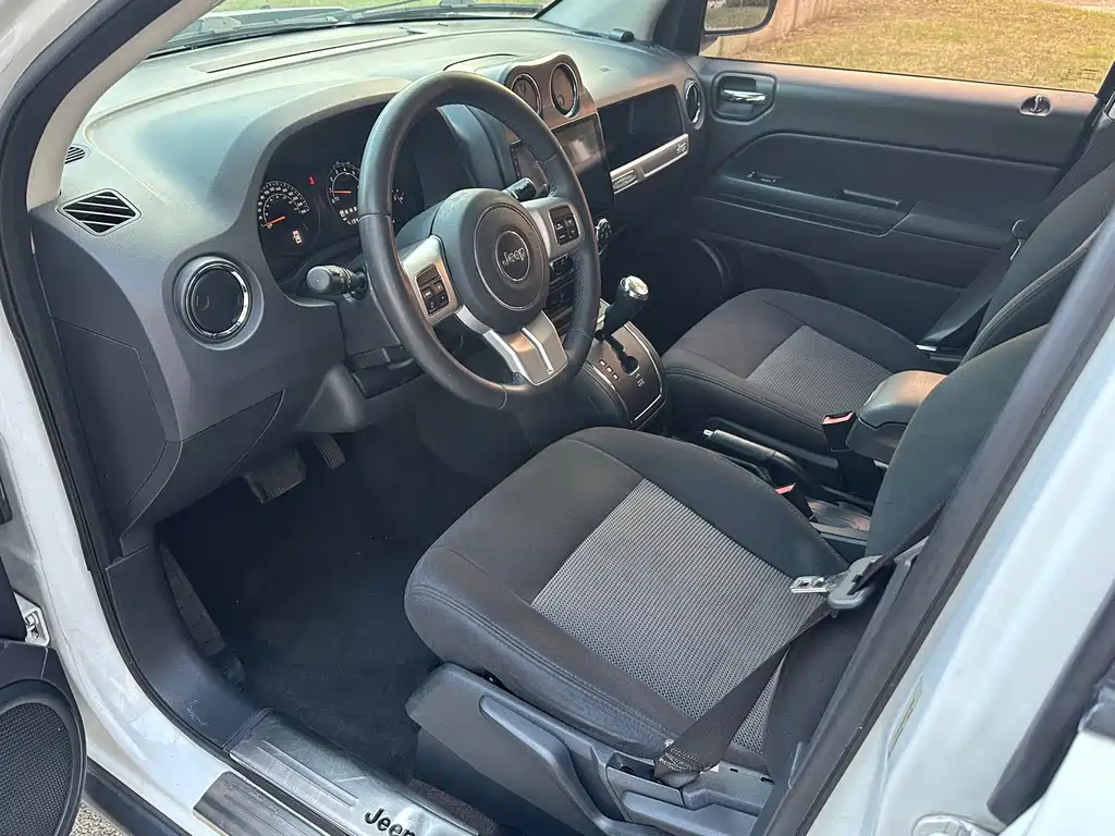 Jeep Compass (Import) — миниатюра 7