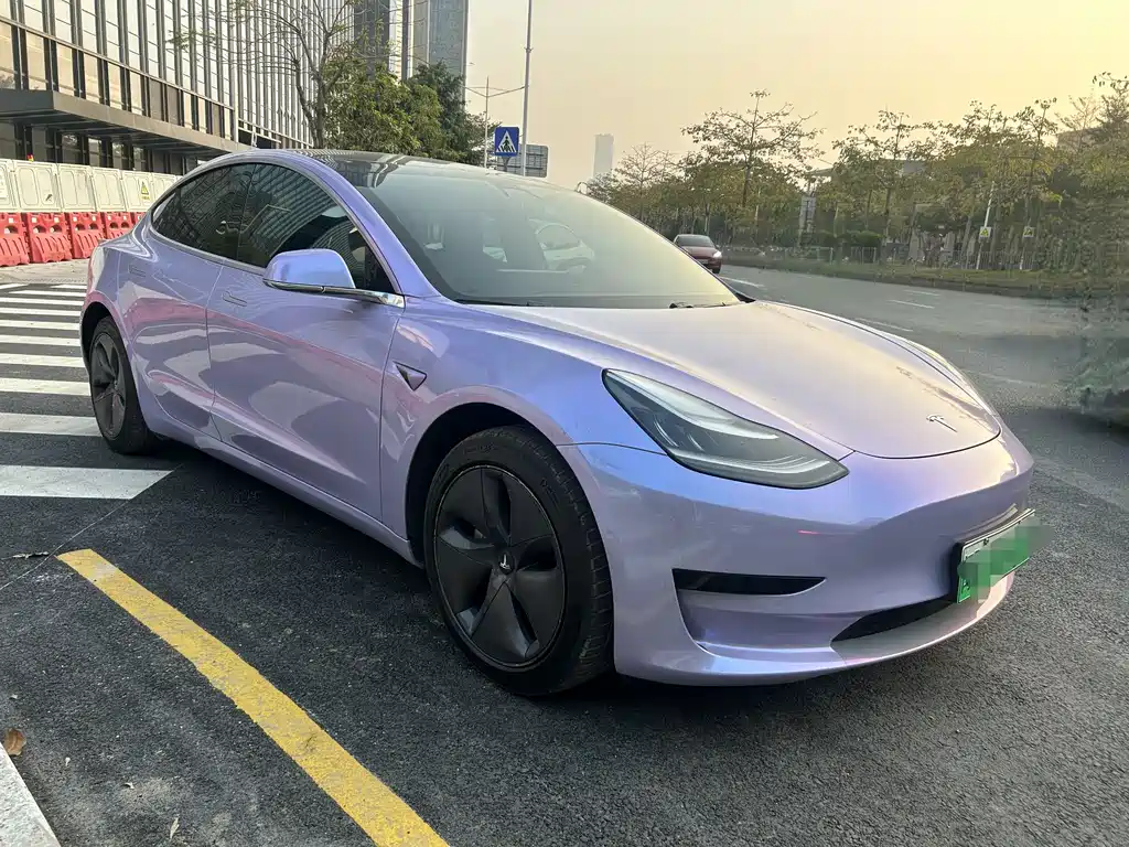 TESLA MODEL 3