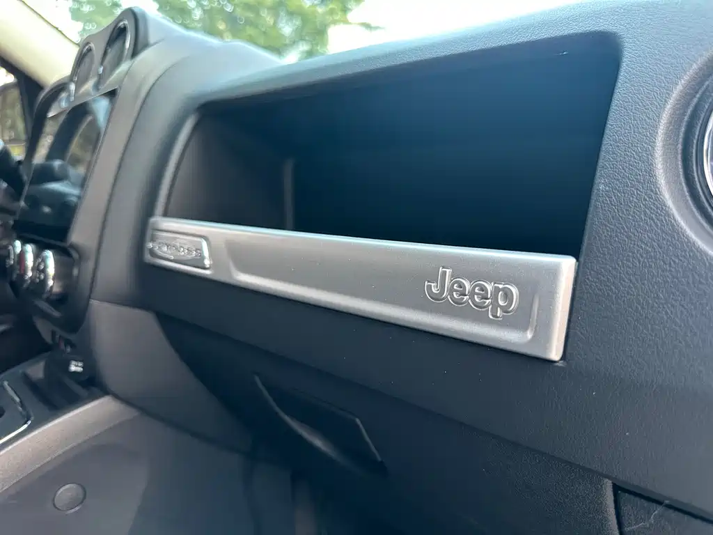Jeep Compass (Import) — миниатюра 16