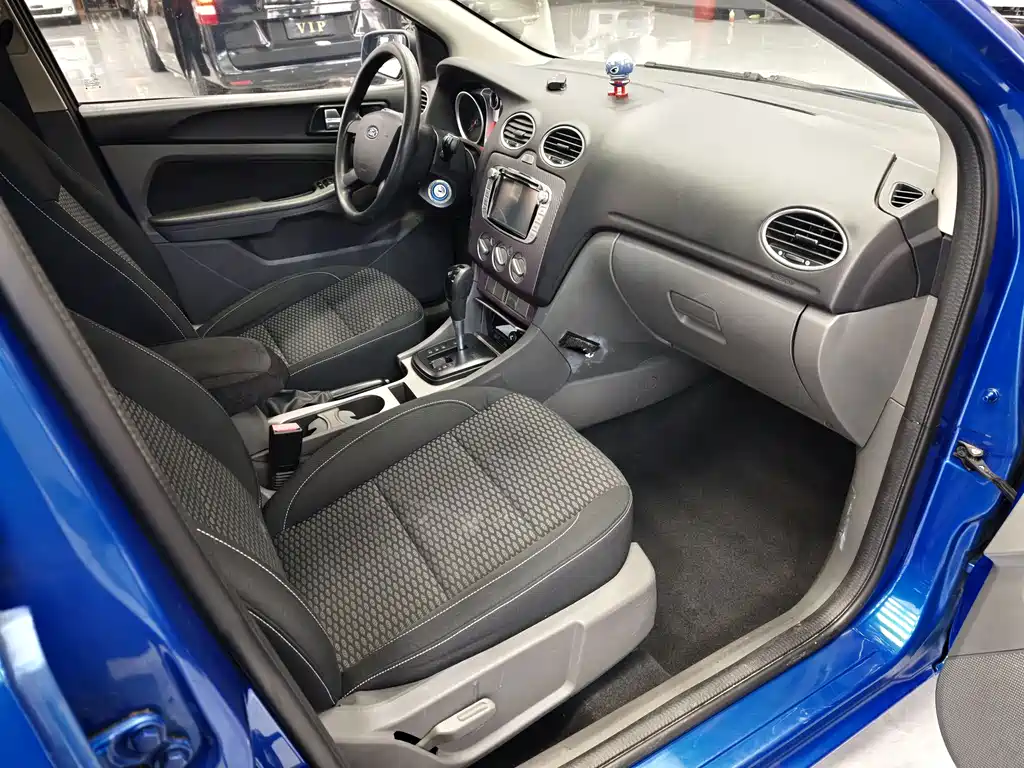 Ford Focus 2013 1.8L AT