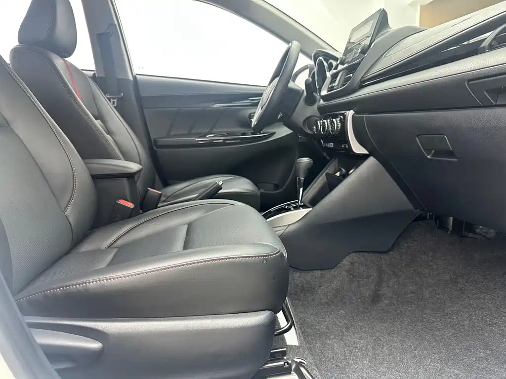 Toyota Yaris L — миниатюра 9