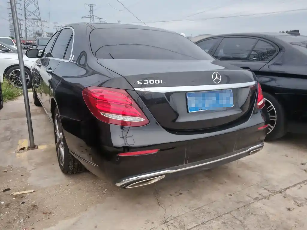 Mercedes-Benz E-Class — миниатюра 9