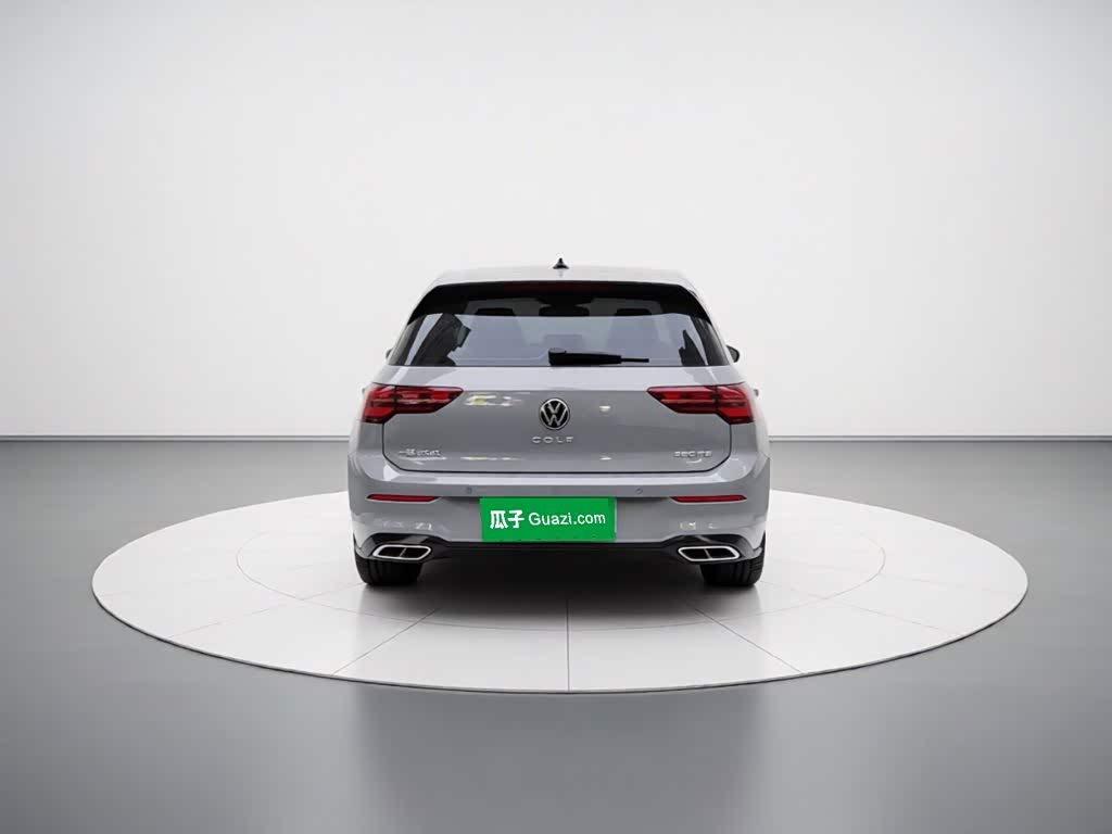 Volkswagen Golf 1.4 л 2023 г. Серебристо-серый, пробег 30900 км