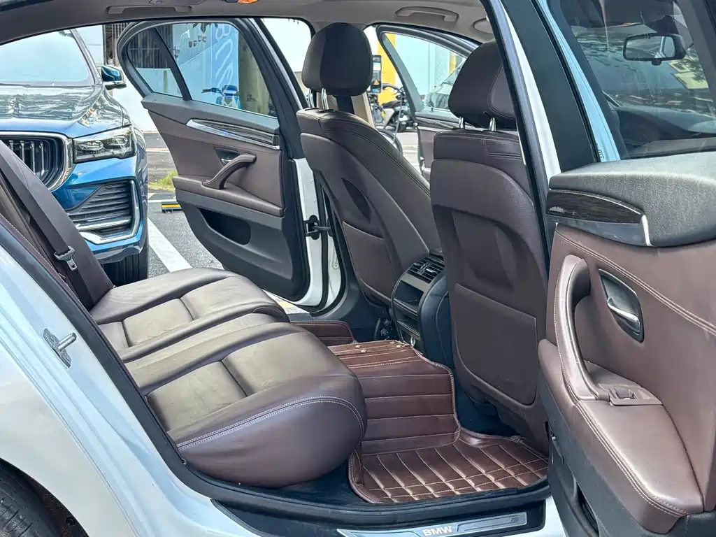 BMW 5 Series — миниатюра 11