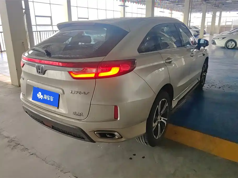 HONDA UR V