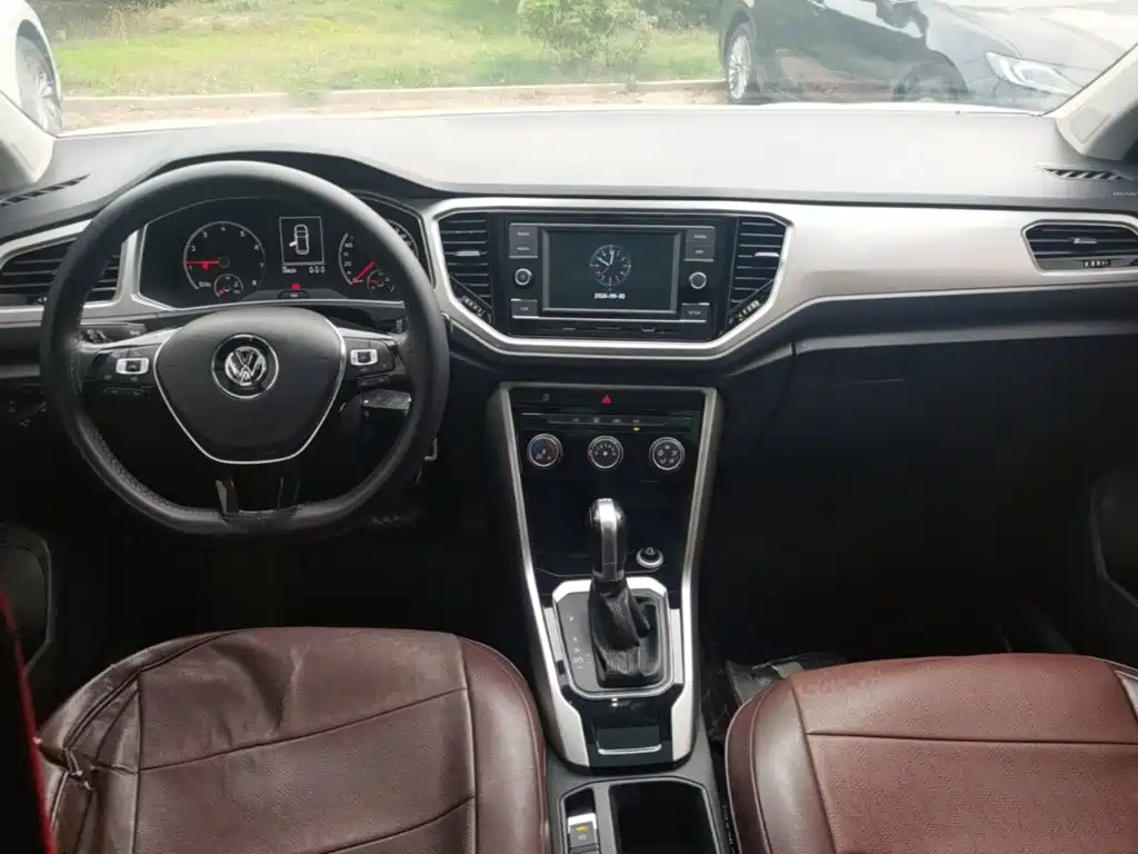 Volkswagen T-Roc — миниатюра 10