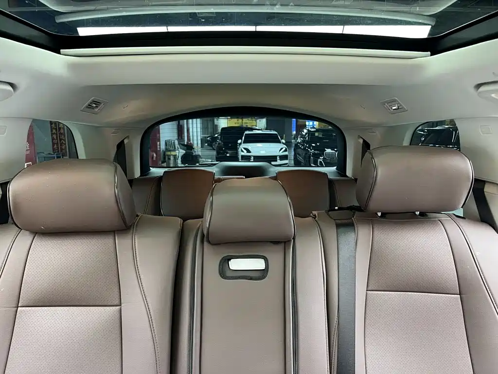 Mercedes-Benz GLS — миниатюра 43