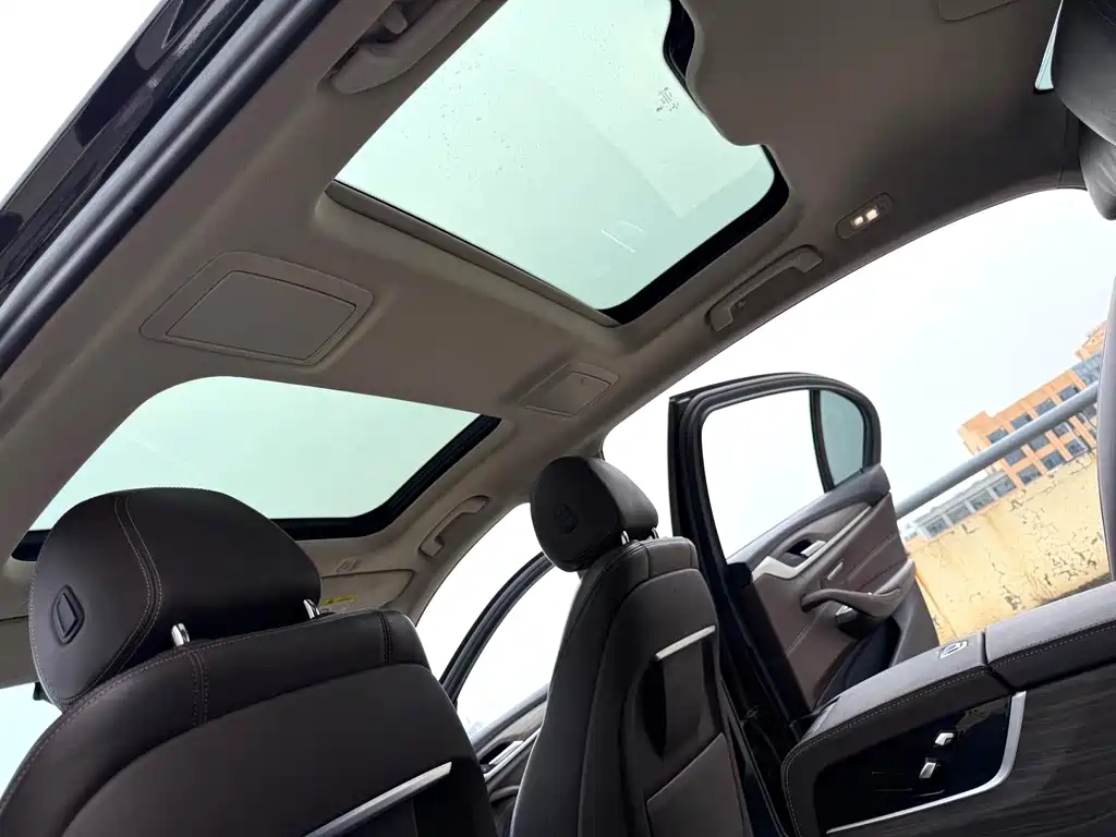 BMW 5 Series — миниатюра 10