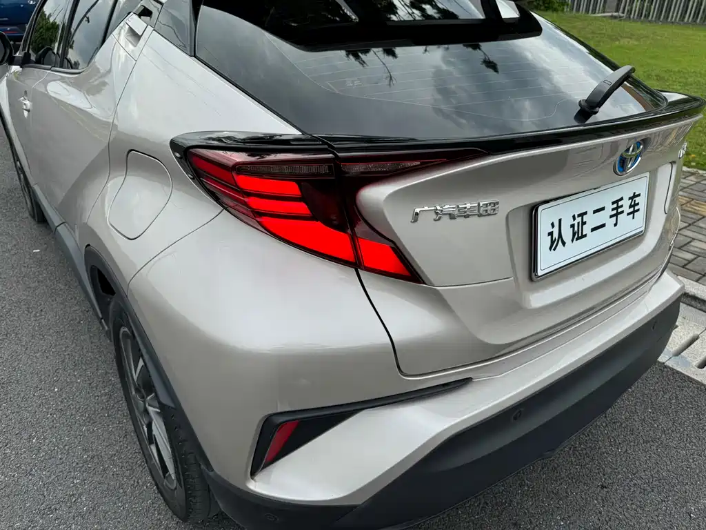 Toyota C-HR 2021 2.0L E-CVT Luxury
