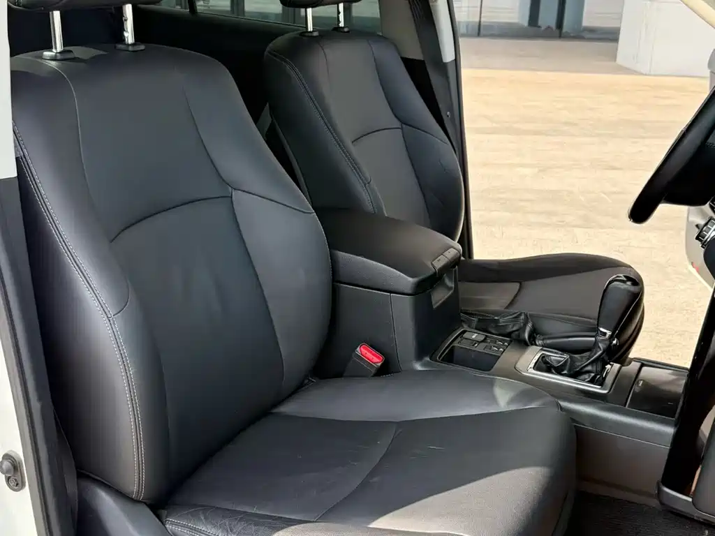 Toyota Land Cruiser Prado 2016 2.7L AT Standard