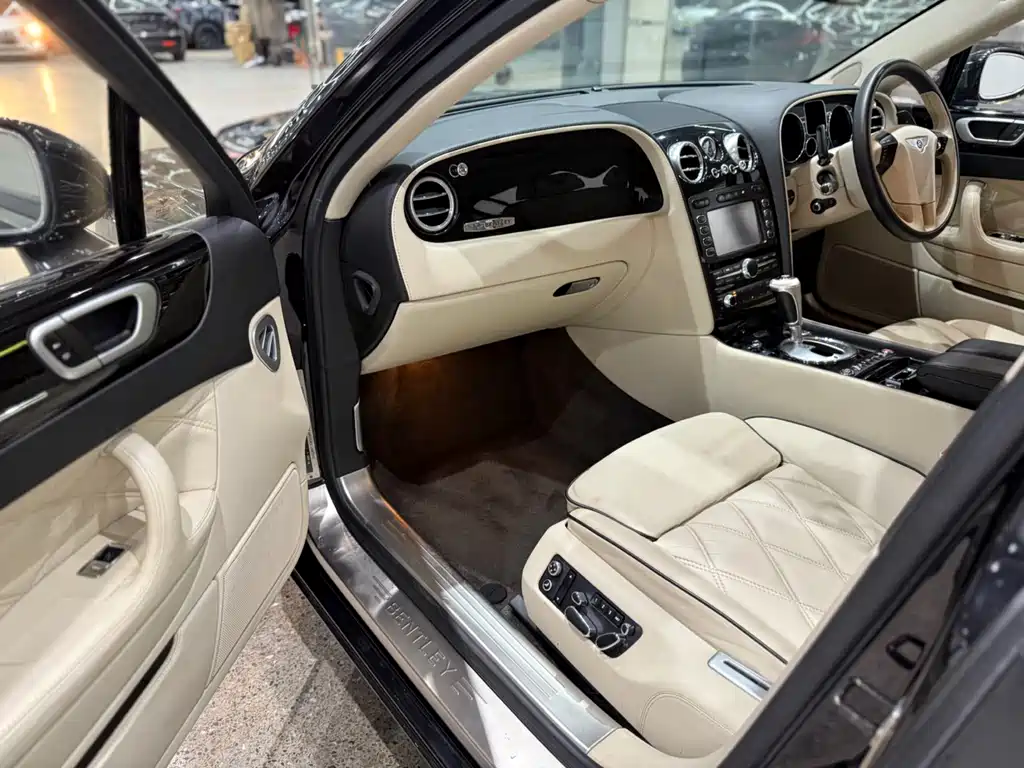 Bentley Flying Spur 2010 6.0T мест