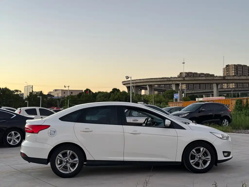 Ford Focus — миниатюра 9